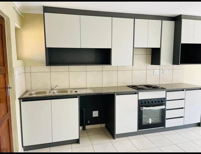 3 BEDROOM APARTMENT FOR SALE IN CLOVERDENE